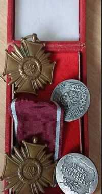 Medal Odznaczenie Krzyż Zasługi Brązowy Walka Praca Socjalizm + ETUI