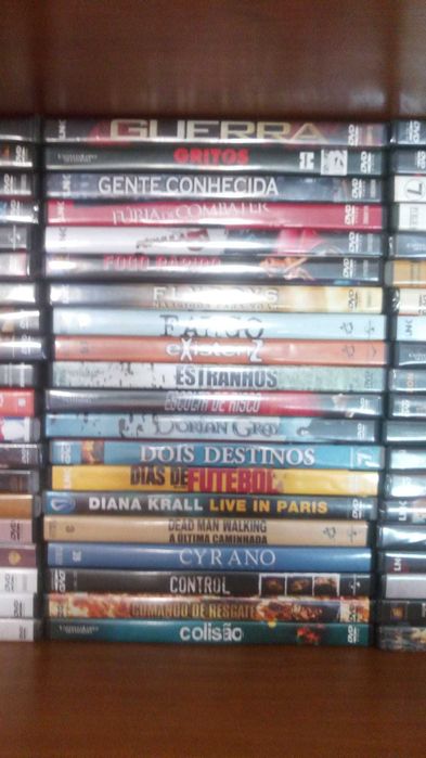 Conjunto +120 DVDs Filmes e outros