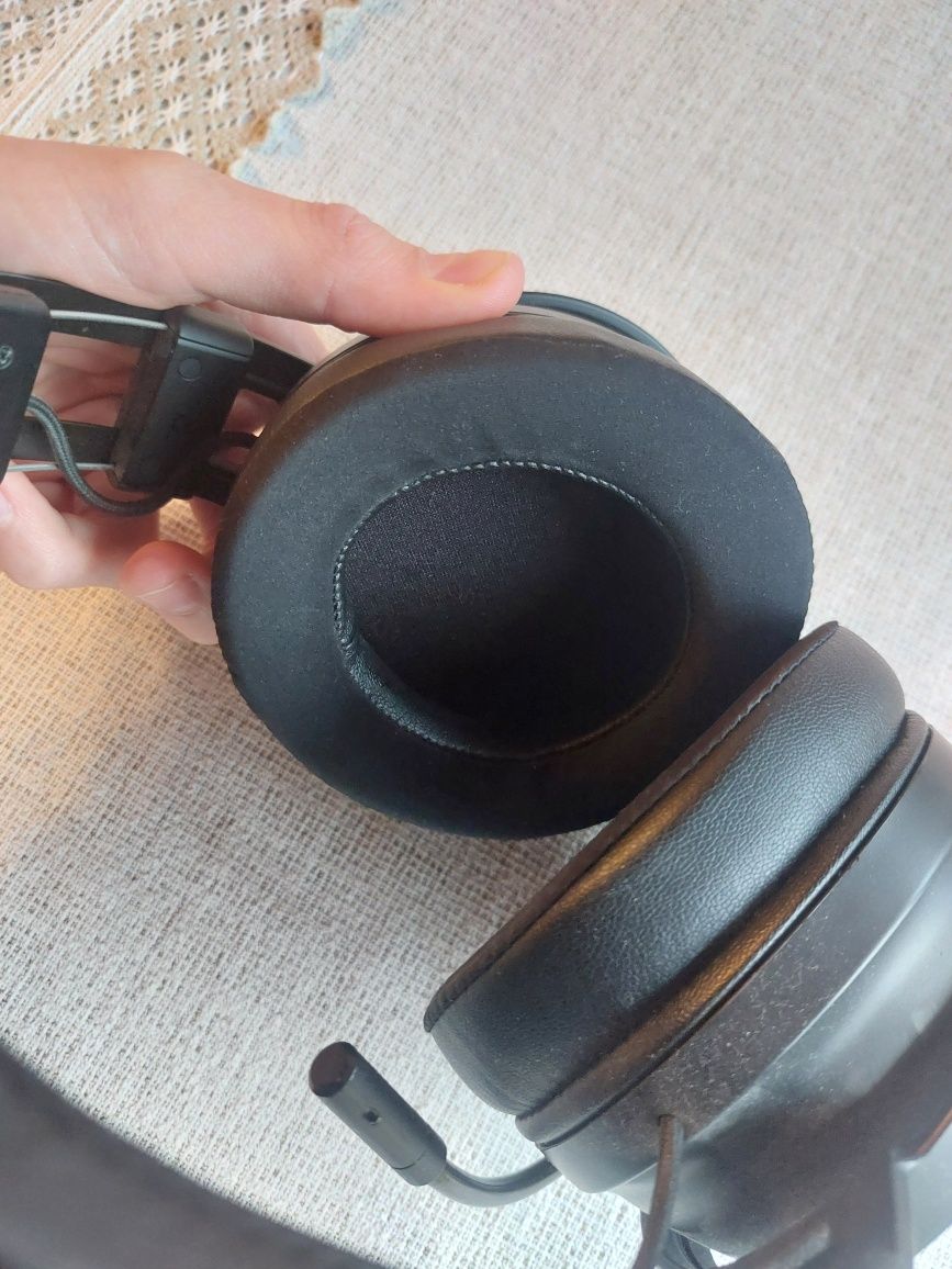 Słuchawki bezprzewodowy Razer Nari Essential jak Nowe.