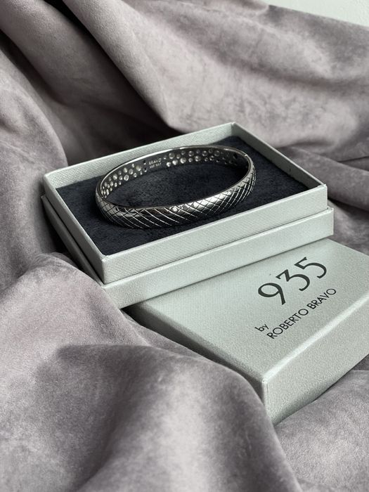 Жесткий браслет Italy