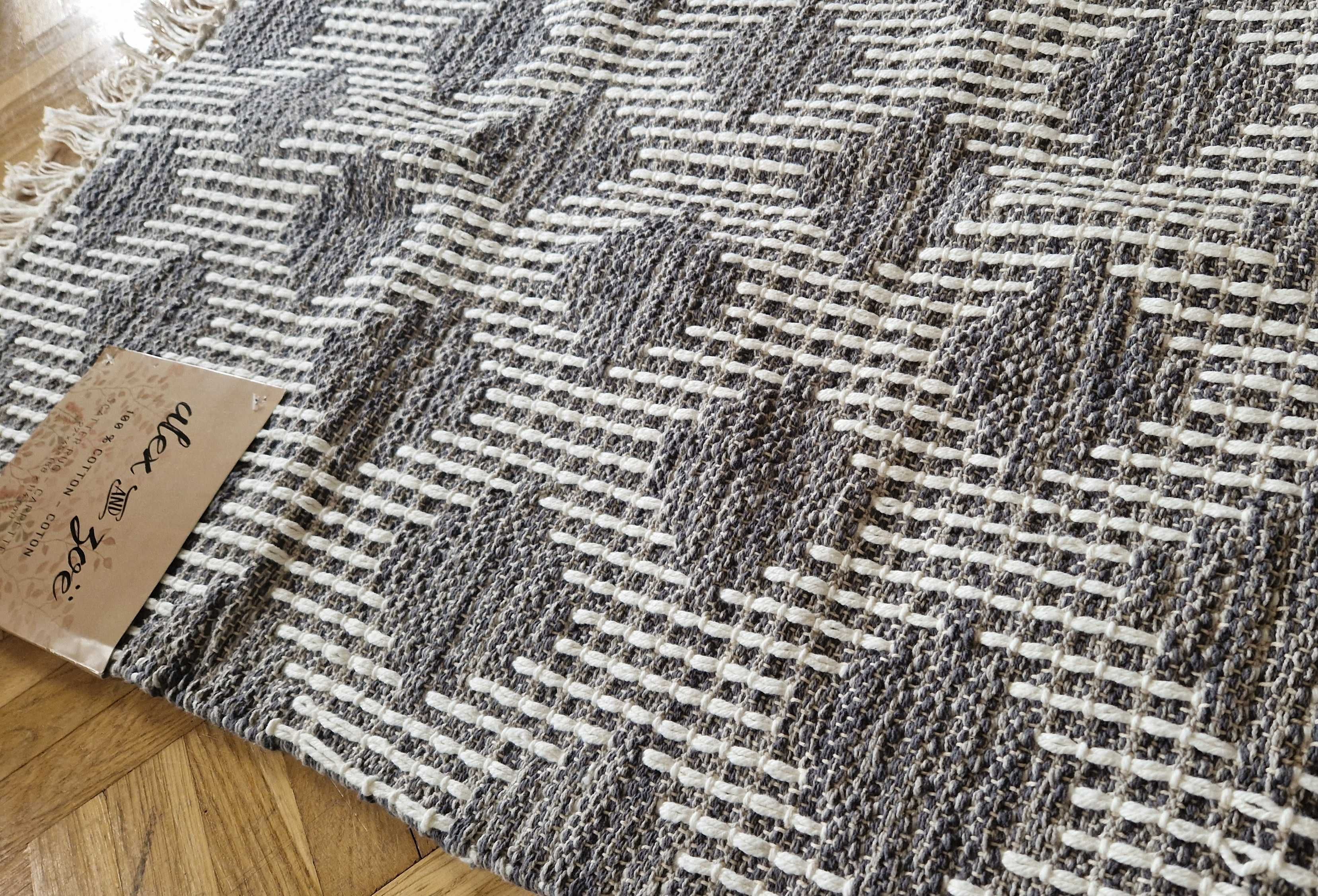 Nowy dywanik bawełniany z frędzlami