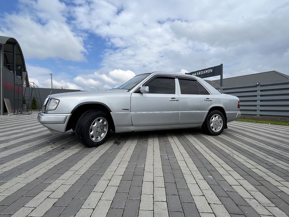 Mercedes-Benz w124