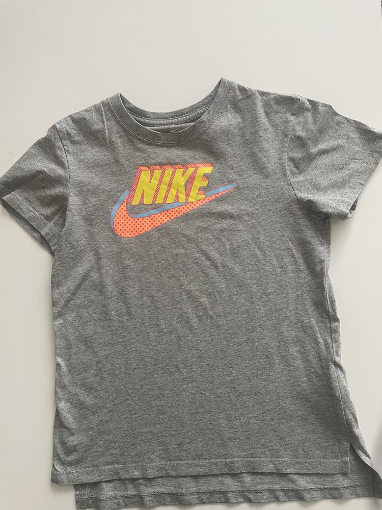 T-shirt Nike dziewczęcy 137-147 cm