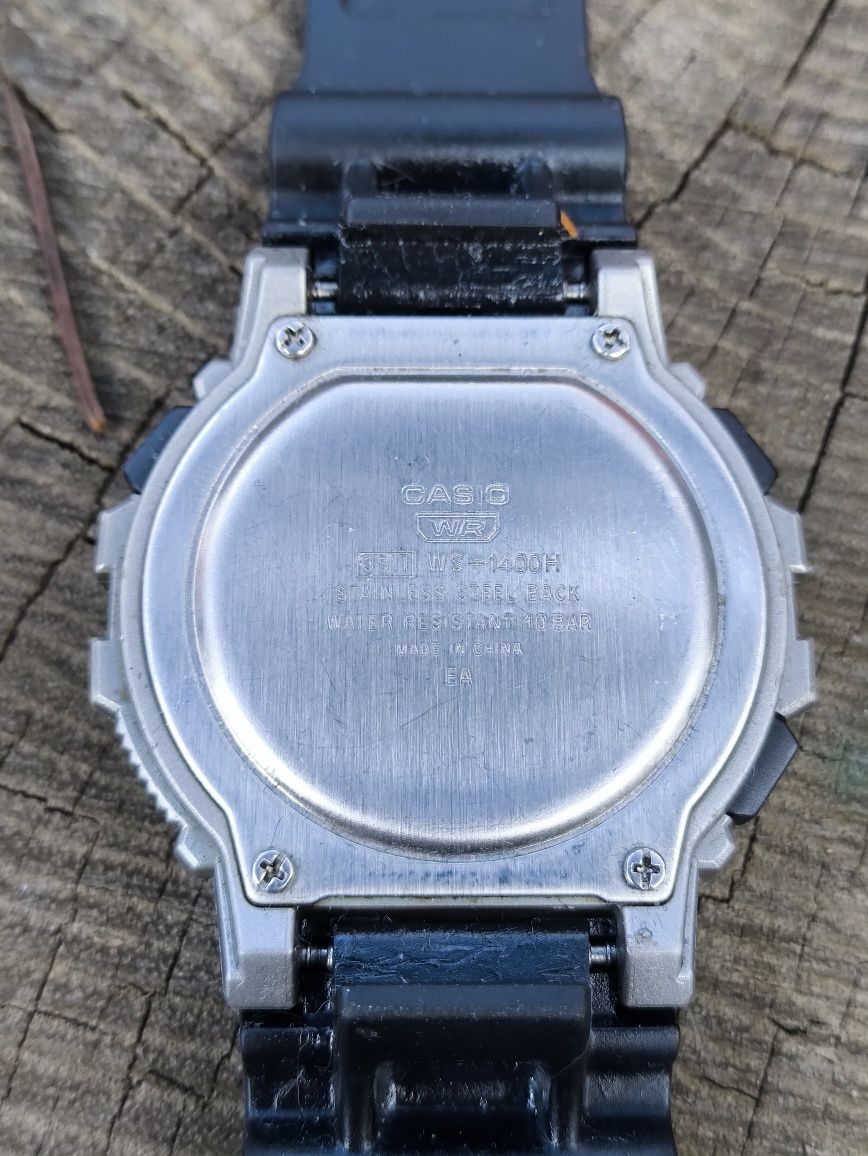 Stary zegarek elektroniczny casio WS 1400-H.
