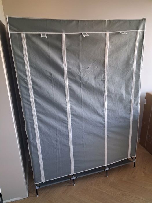 Materiałowa szafa tekstylna szara