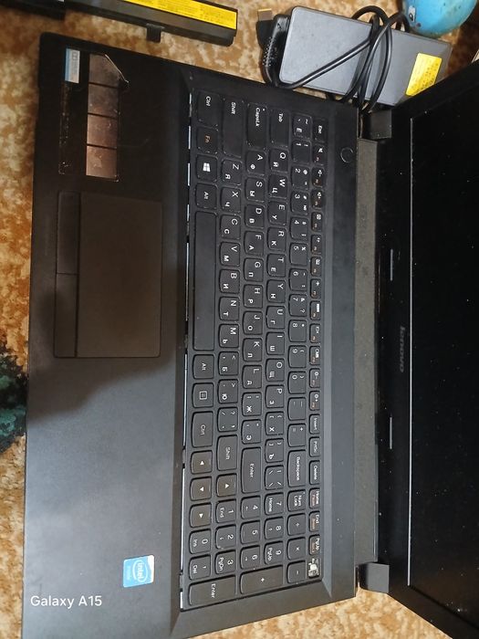 Ноутбук Lenovo b 50-30 на запчасті згоріла материнська плата