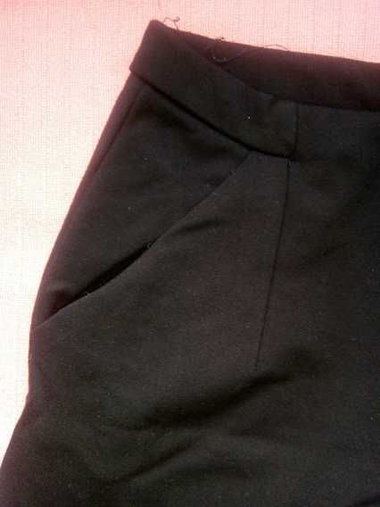 Calças/culottes pretas da Stradivarius T. 38 (medidas no anúncio)