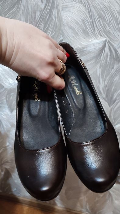 Шкіряні туфлі жіночі