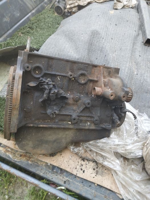 Продам блок на Опель кадет 1.6 бензин