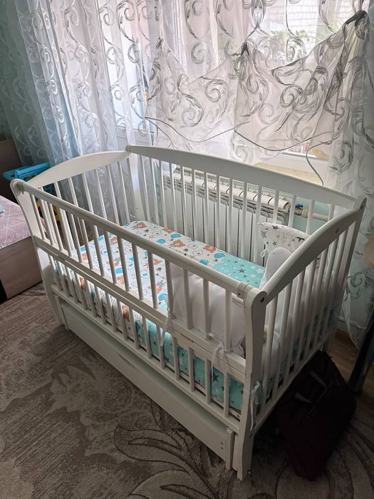 Продам дитяче ліжечко з матрацом