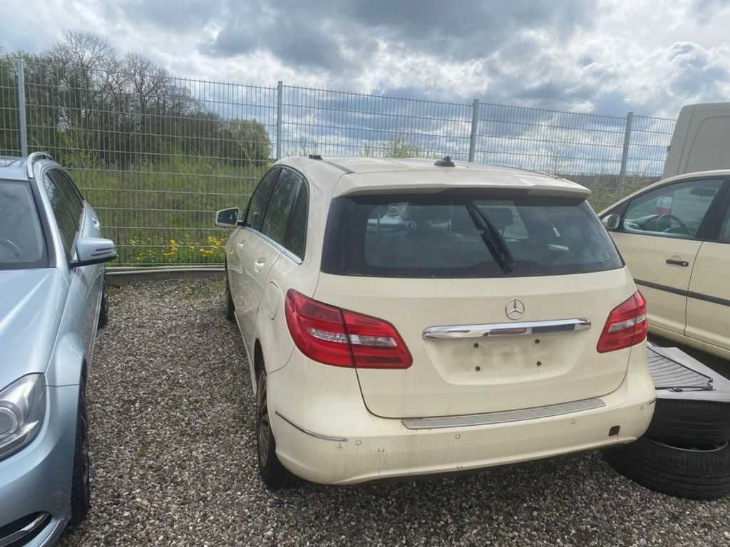 Mercedes-Benz B 180 CDI, Bi Xenon, Distronic Venda em Partes e Peças