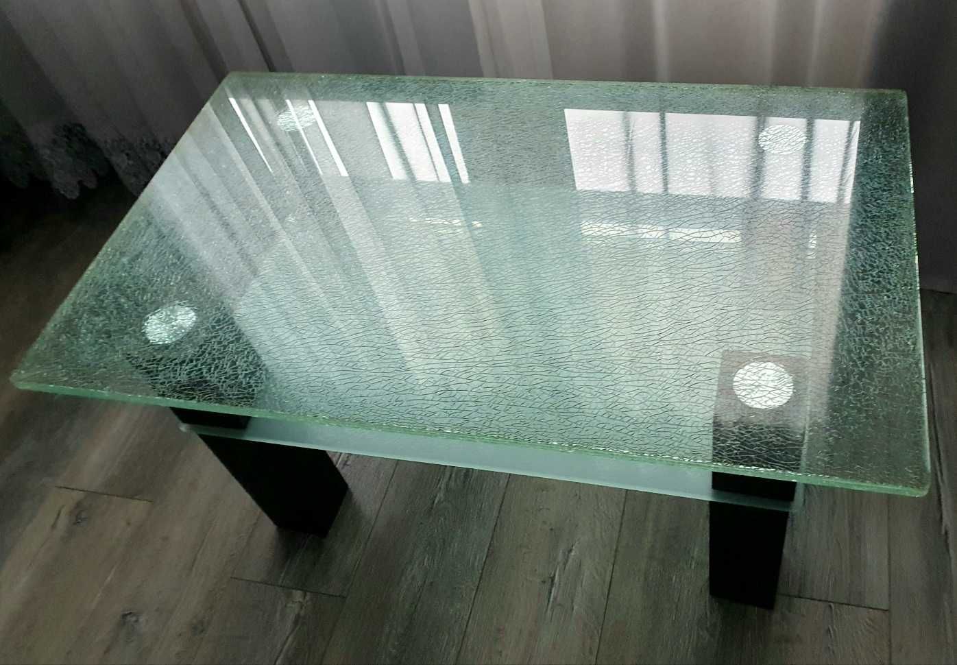 Używana stolik z efektem tluczonego szkla