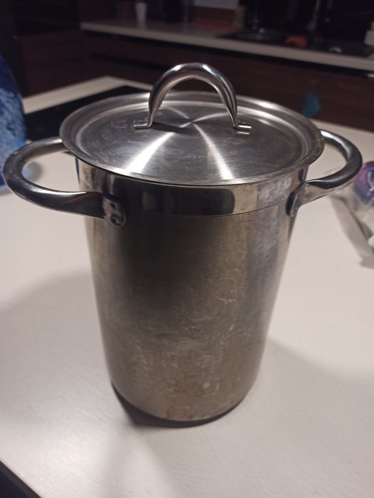 Garnek do gotowania szparagów