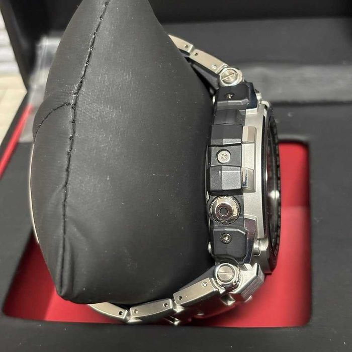 Продам годинник CASIO G-SHOCK MTG-S1000D-1AJF