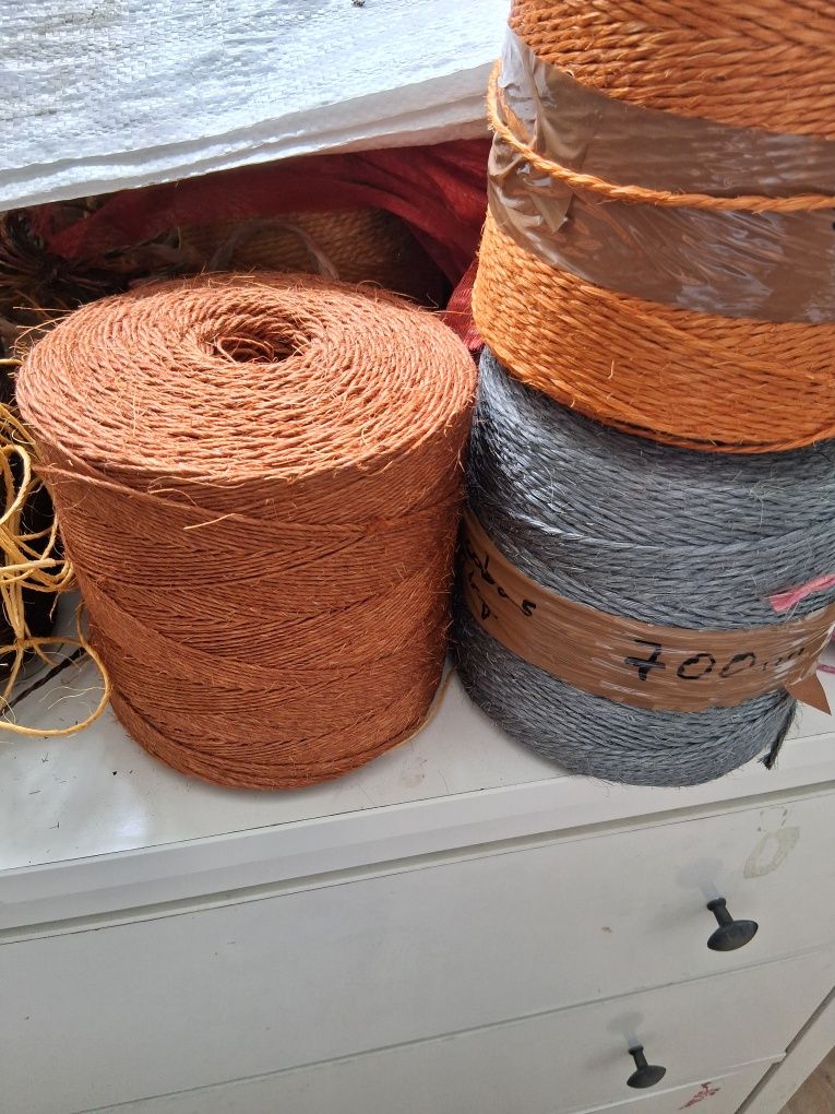 Corda e fio de sisal de varias cores