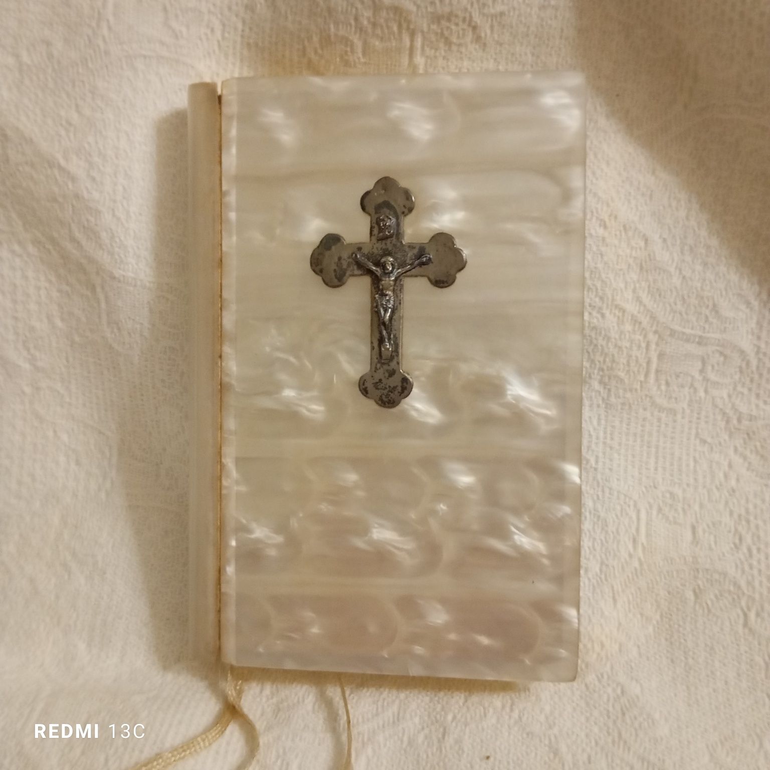 Missal em madrepérola com cruz em prata contrastada