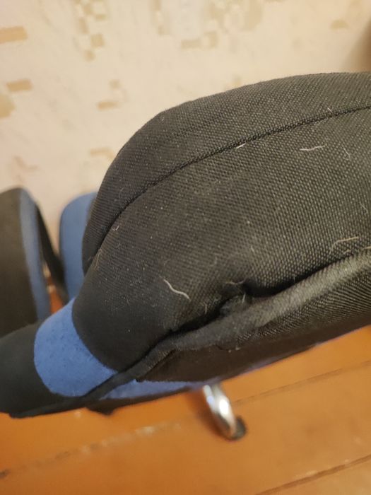 Крісло офісне, зламане