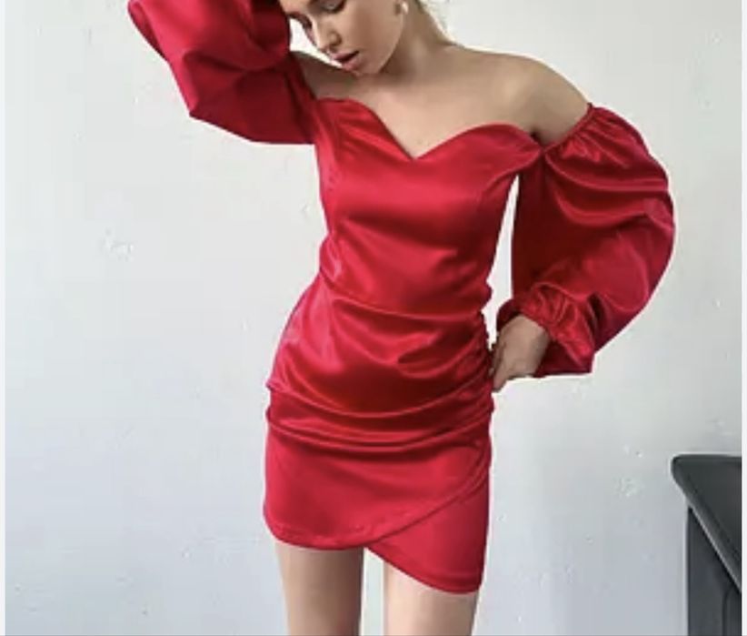 Сукня атласна червона