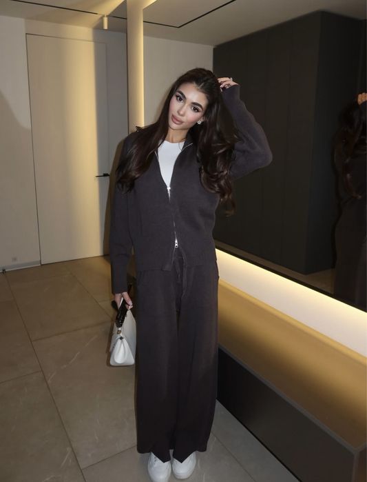 костюм шоколадный