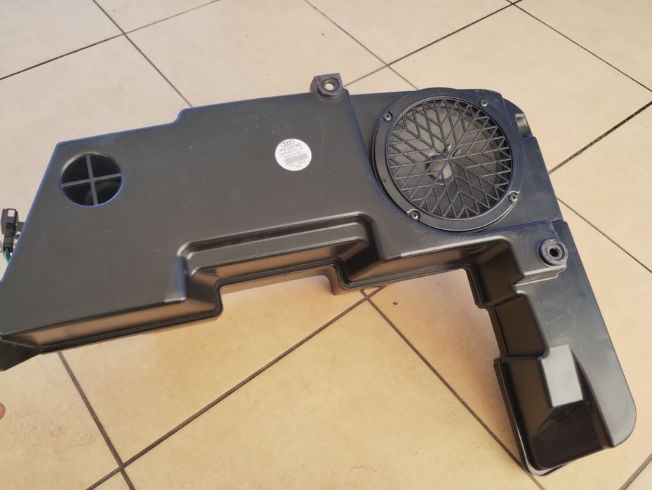AUDI A4 B8 Głośnik Subwoofer
