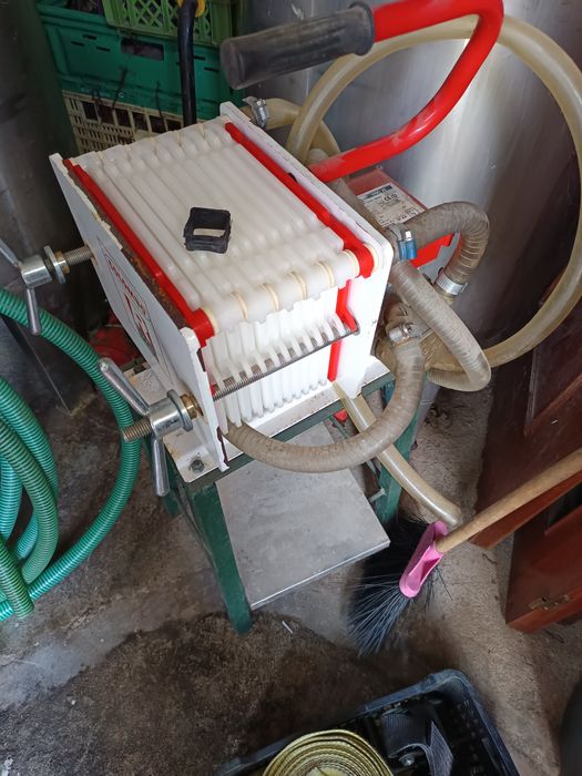 Maquina de filtrar vinho