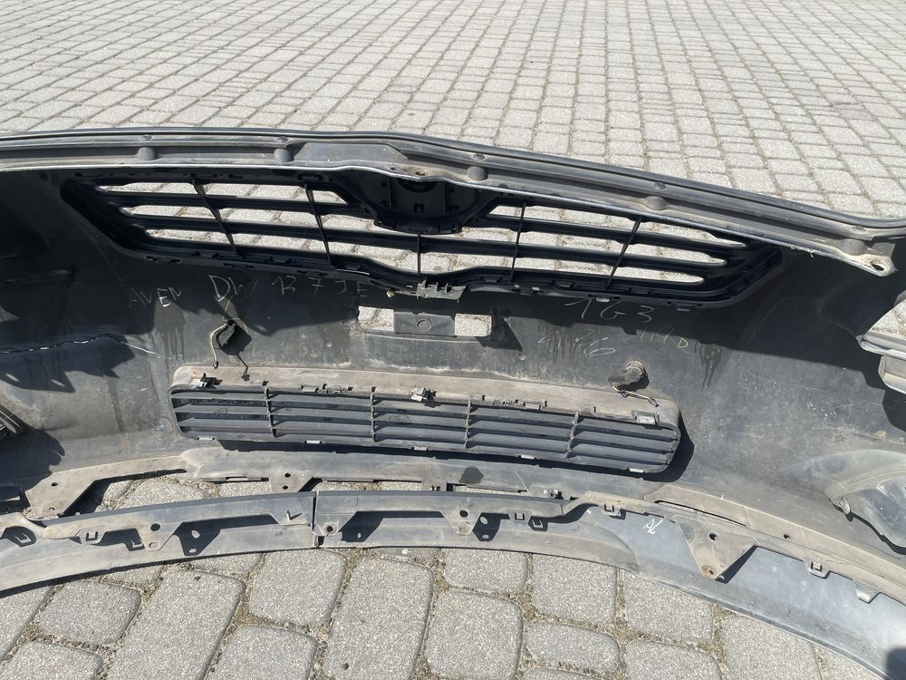 Zderzak przód toyota avensis t25 lift halogeny atrapa 1g3