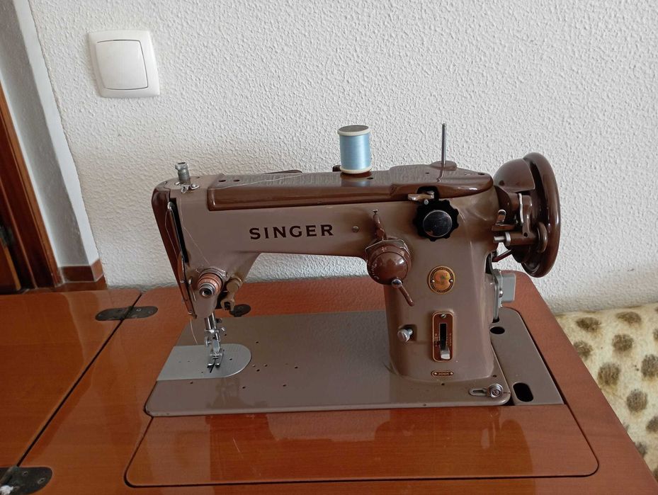 Maquina de  costura marca singer