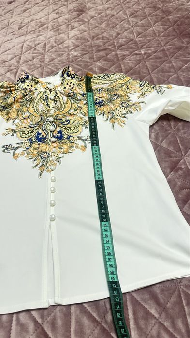 Нарядний костюм білий з принтом