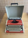 Maquina escrever Olympia Traveler De Luxe
