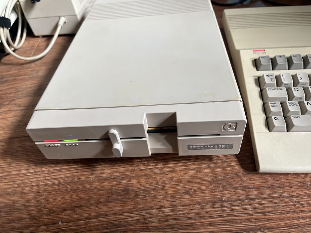 Commodore c128, stacja 1571 dwustronna, zasilacz,  joystick, monitor