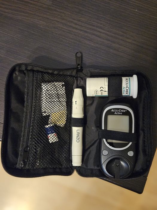 Zestaw glukometr, nakłuwacz, paski