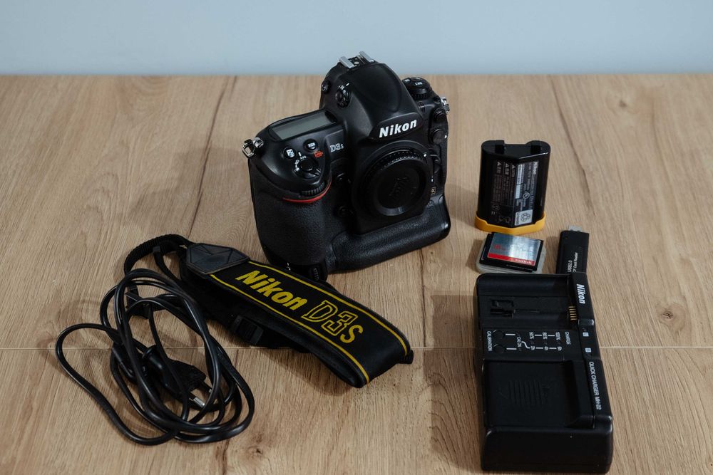 Nikon D3s wraz z dodatkami