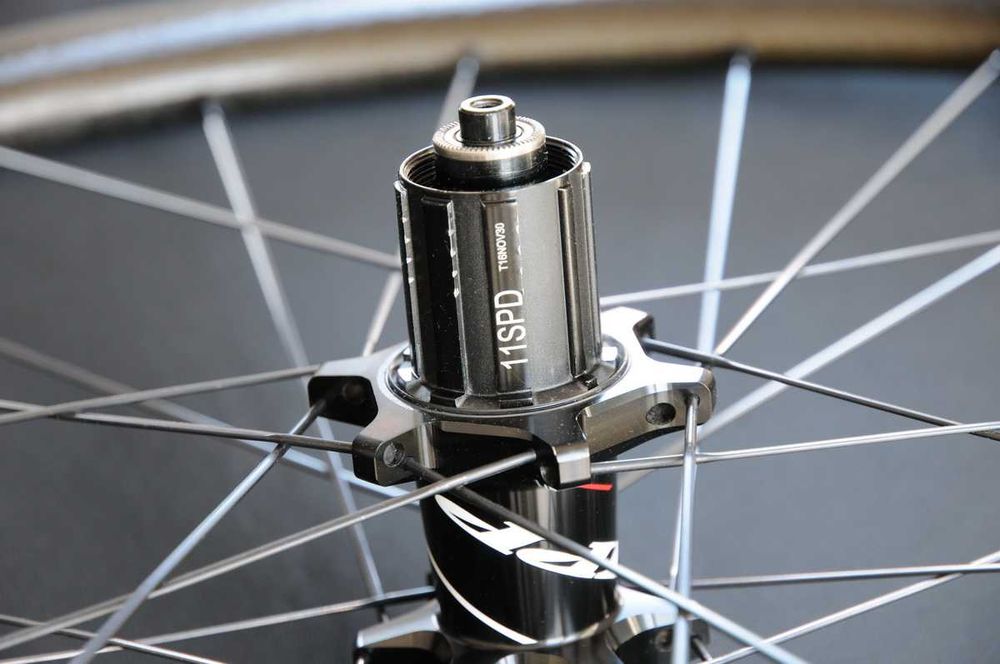 koła szosowe ZIPP 303 i ZIPP 202 CARBON, 700C, komplet, stan SUPER !!!