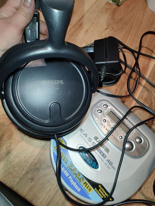 Discman Aiwa + słuchawki Philips + zasilacz Aiwa
