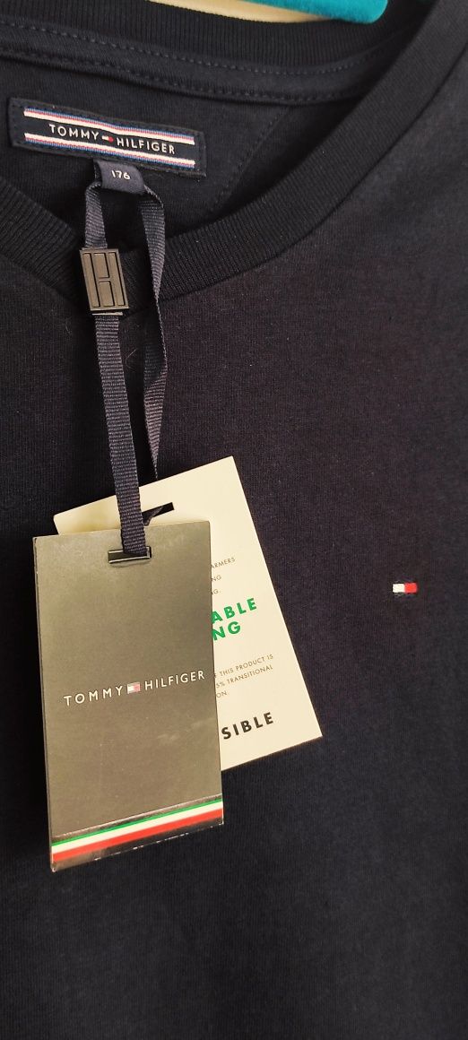 T-shirt granatowy Tommy Hilfiger dekolt w serek r.L