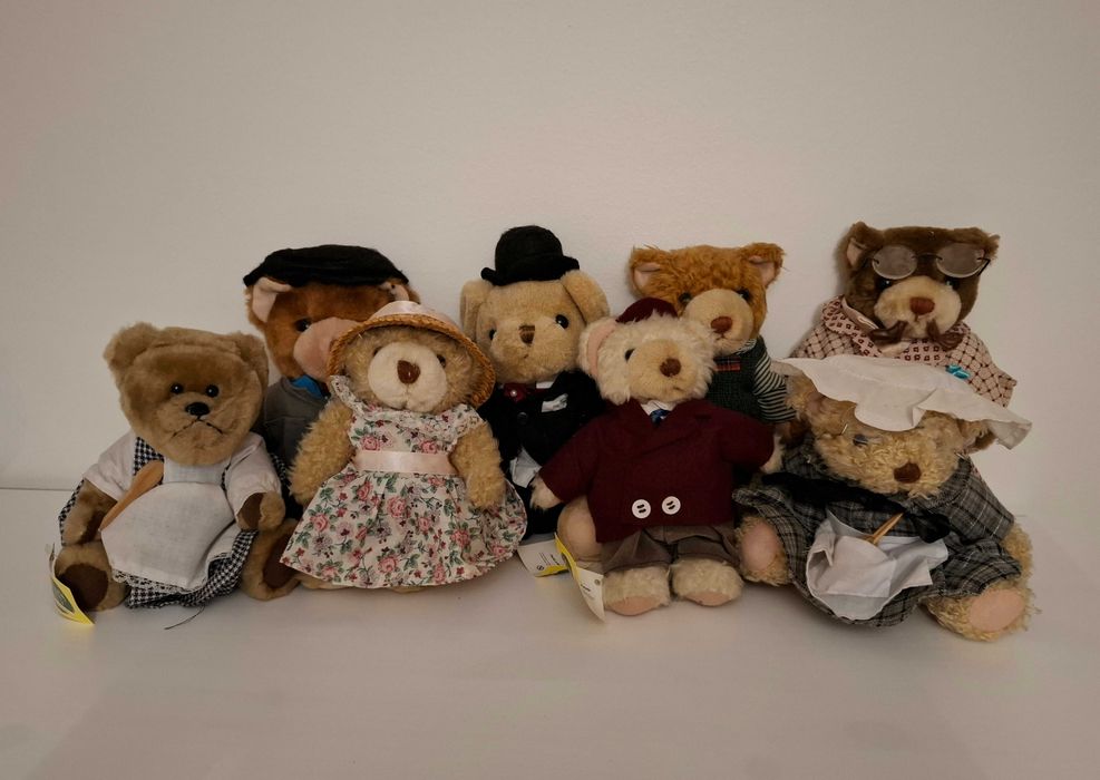 Colecção de 8 ursos de peluche "The Bears Family collection"