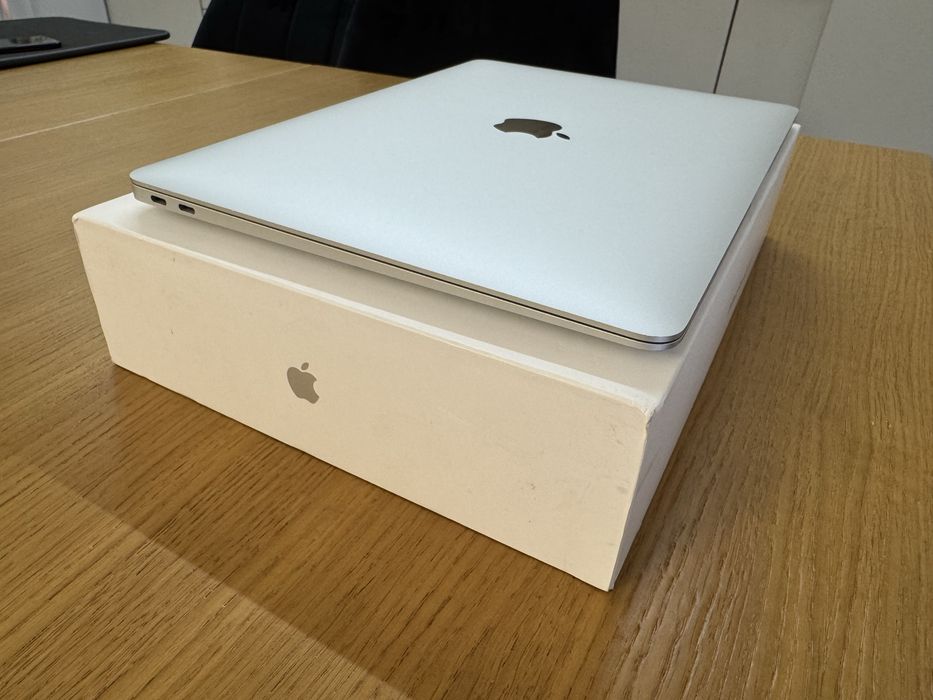 Macbook air m1 8/256. Дуже хороший стан!