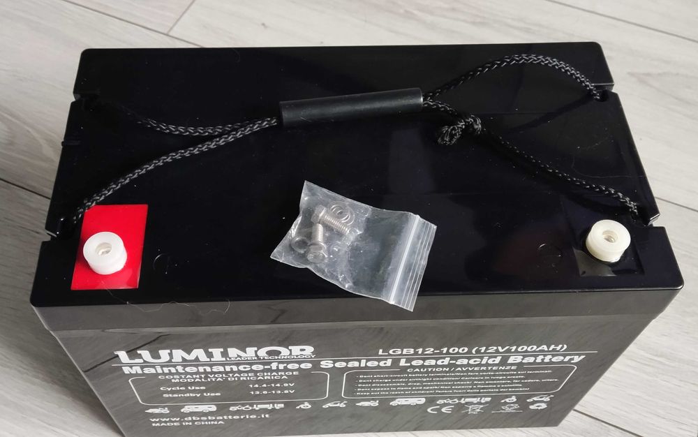 Akumulator AGM 12v 100Ah, z pojemnikiem i  gniazdami USB, zapalniczka.