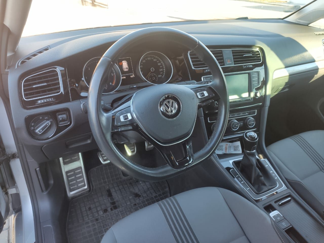 Автомобиль Volkswagen Golf VII ALLSTAR 2017г.