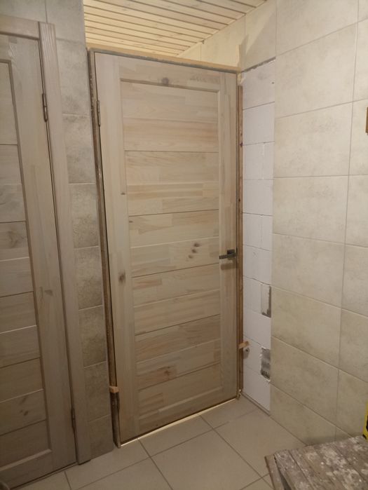 Продам дерев'яні двері.