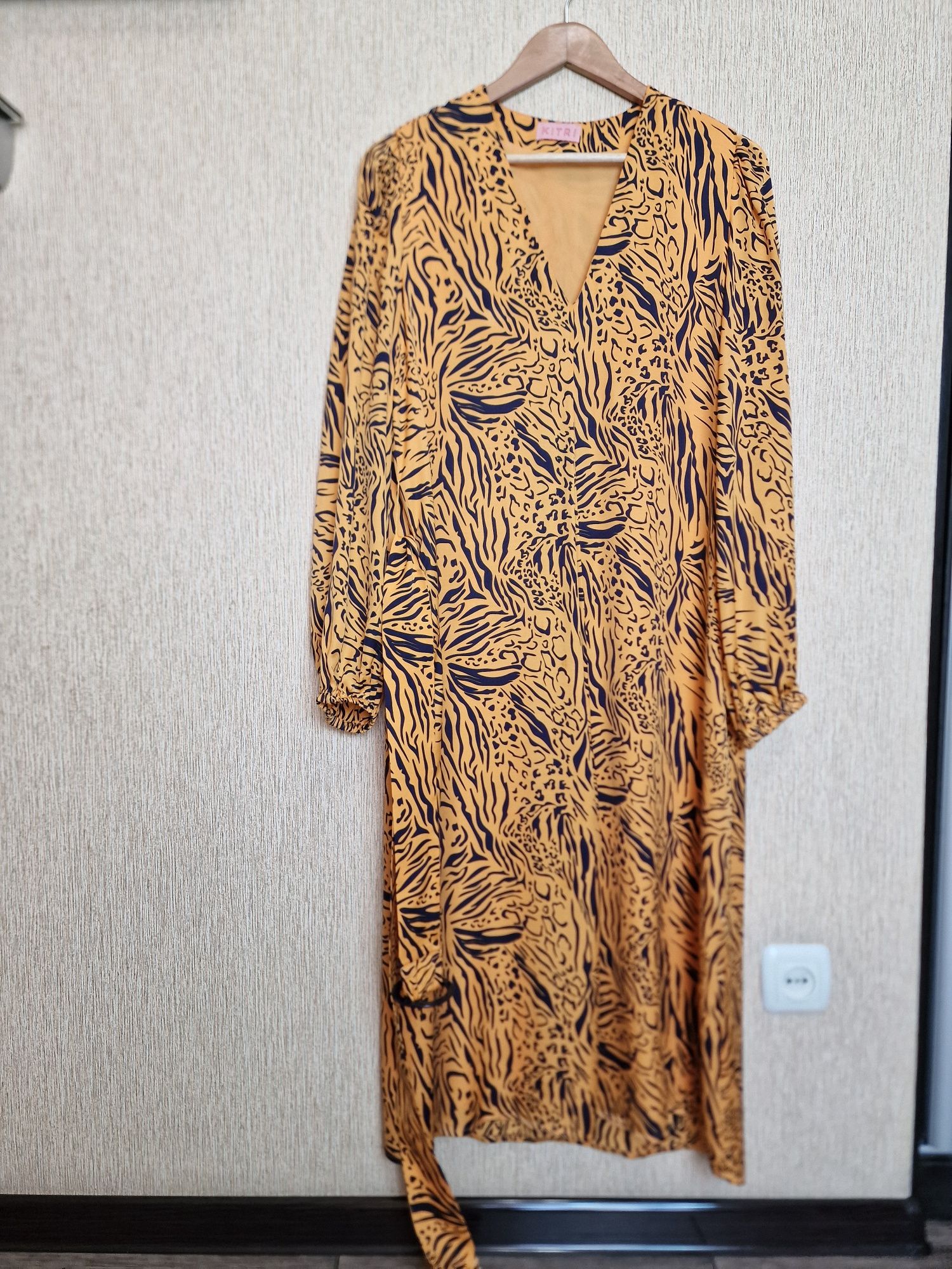 Гарне якісне плаття анімалістичний принт Kitri, 100% віскоза, оригінал
