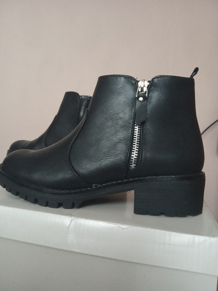 Botki na koturnie r. 37