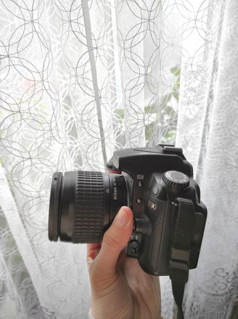 Nikon D90 z obiektywem NIKKOR