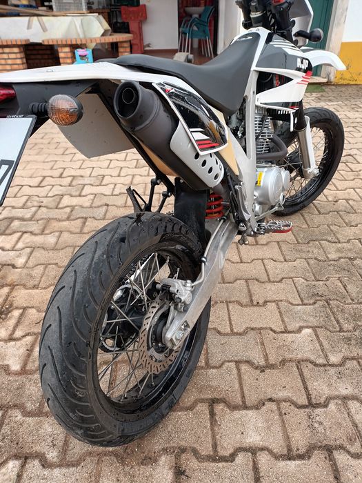 AJP 125 Supermotard
