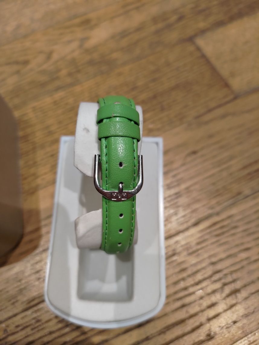 Zielony zegarek kwadratowy na skórzany zielonym pasku Q&Q Superior