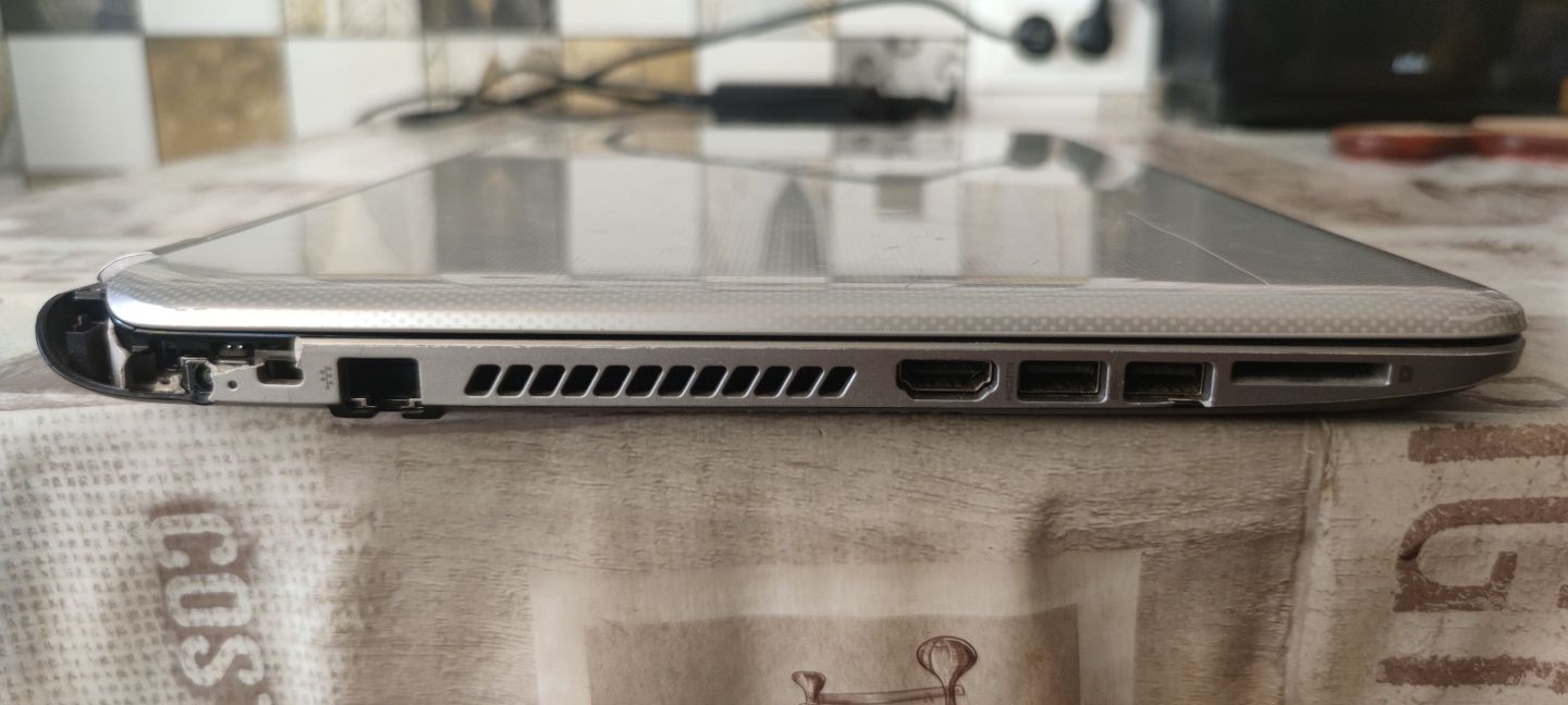 Ноутбук HP Pavilion 15-n093er