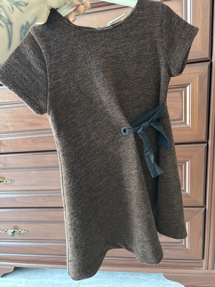 Sukienka na wiosnę elegancka Zara