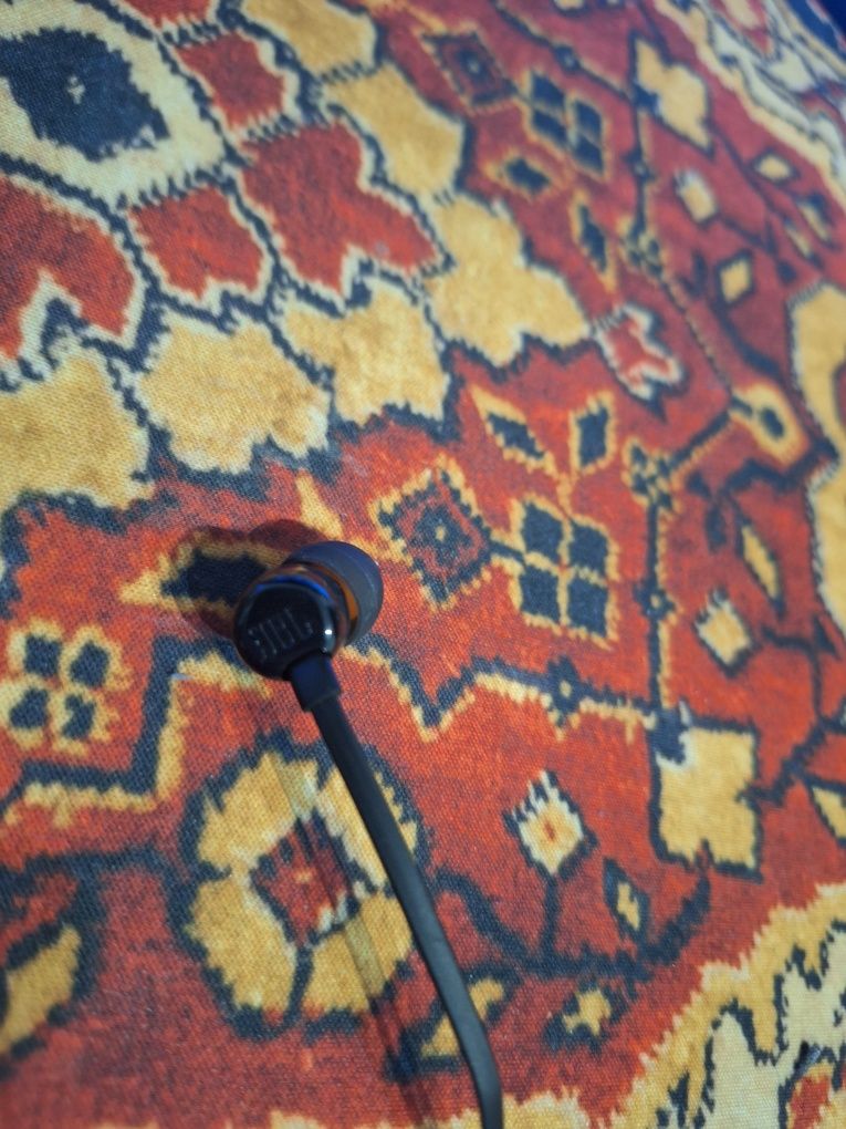Słuchawki przewodowe douszne JBL