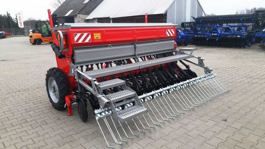 Siewnik Zbożowy AGRO-MASZ SR300 STOPKOWY Talerzowy SN300 2,5m 2,7m 3m