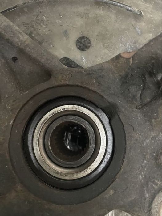 Продам комплектПолуось,цапфа,поворотный кулак,рейка рено логан сандеро